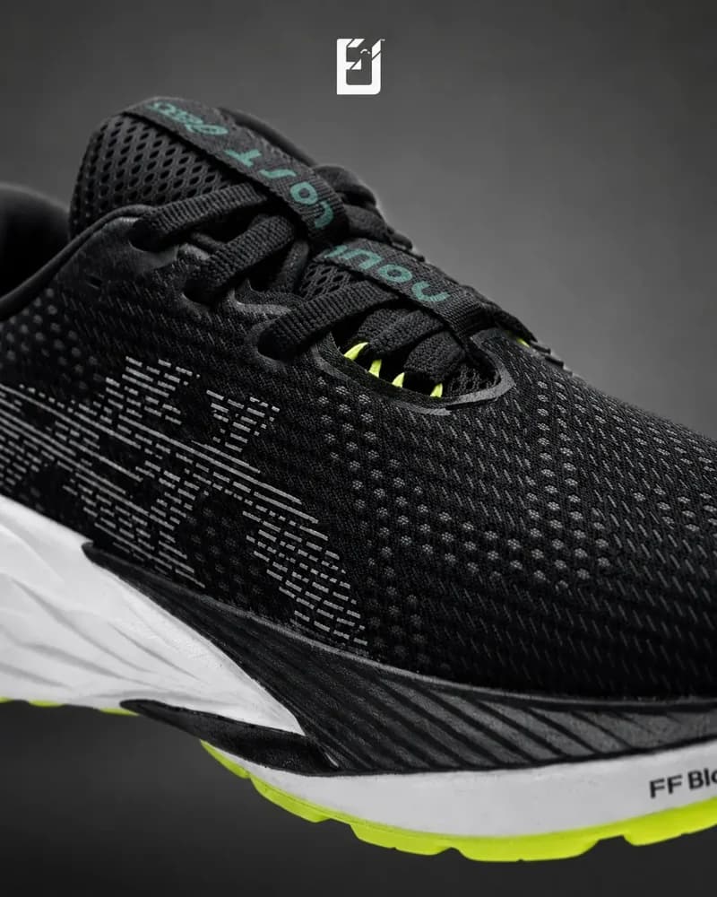 Asics Novablast 5 - Negro/Verde, vista 2